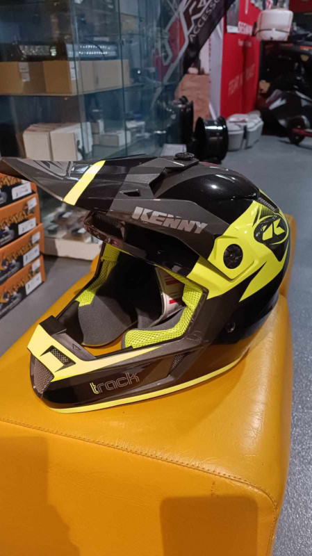 CASQUE TRACK ADULTE GRAPHIC M BLACK NEON