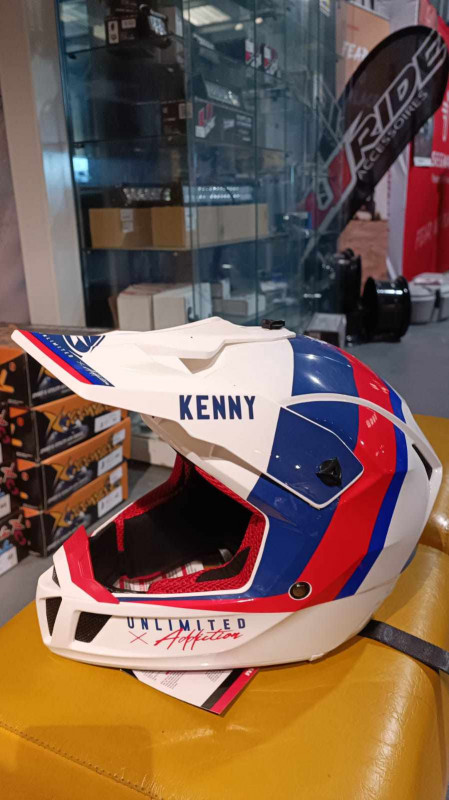 CASQUE PERFORMANCE GRAPHIC WHITE BLUE